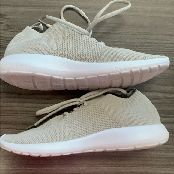 US Polo Association Women's Size 8.5 Gray And White Slip On Tennis Shoes - Picture 4 of 8